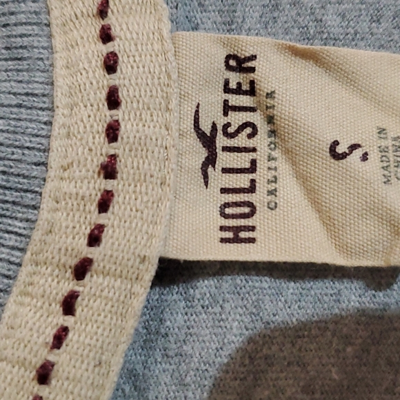 Hollister vneck tee small - Picture 2 of 3
